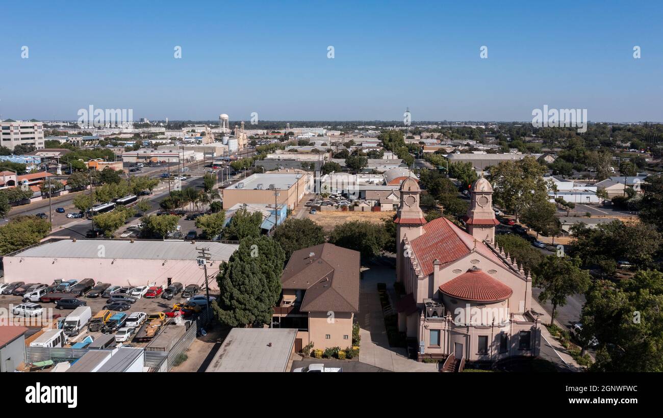Nachmittags Luftaufnahme der städtischen Innenstadt von Modesto, Kalifornien, USA. Stockfoto