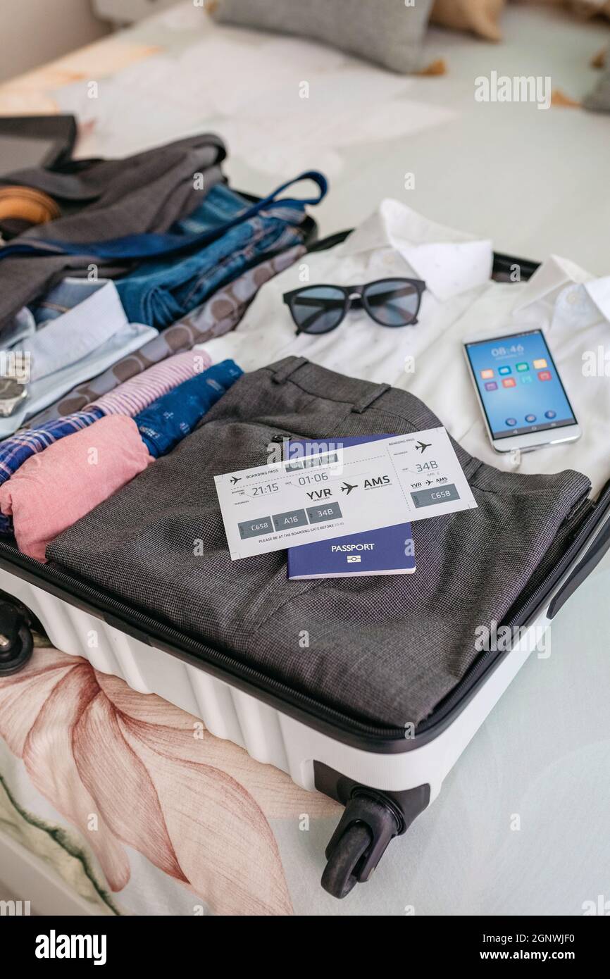 Koffer für Geschäftsleute, vorbereitet für Geschäftsreisen Stockfoto