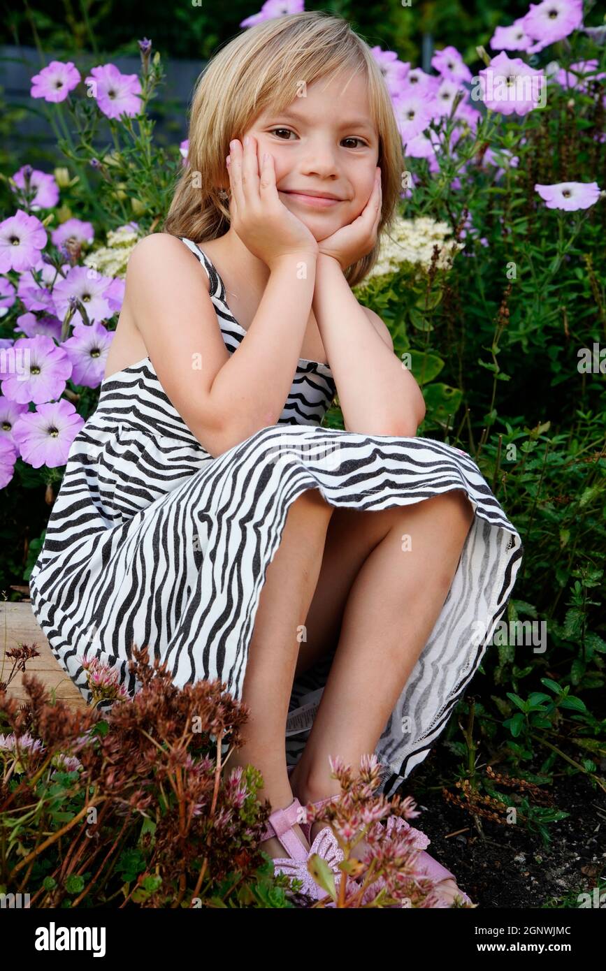 Porträt eines kleinen Mädchens (6 Jahre)Karlsbad, Tschechische Republik Stockfoto