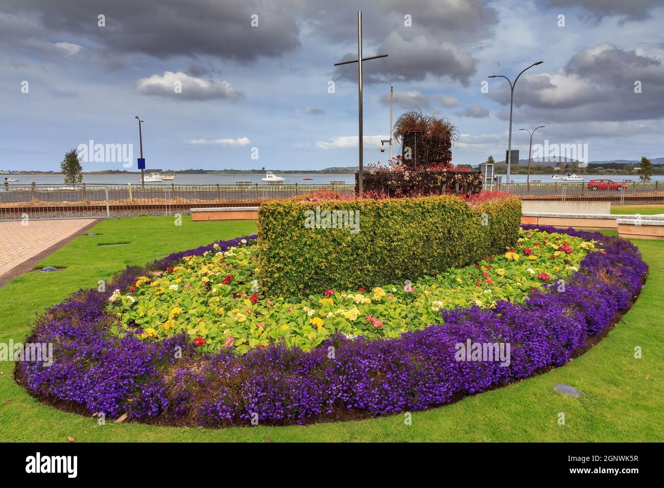 Eine florale Skulptur eines Dampfschiffes im Herries Park, Tauranga, Neuseeland. Es ist seit den 1930er Jahren ein Bestandteil des Parks Stockfoto