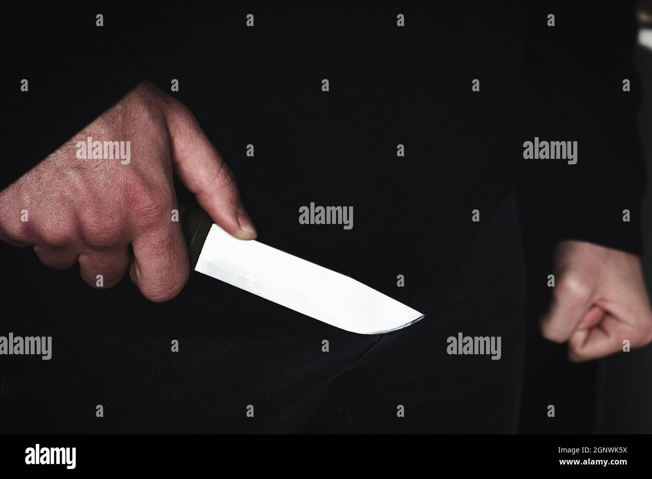 Räuber Mörder Verbrecher mit einem Messer in der Hand Nahaufnahme Stockfoto