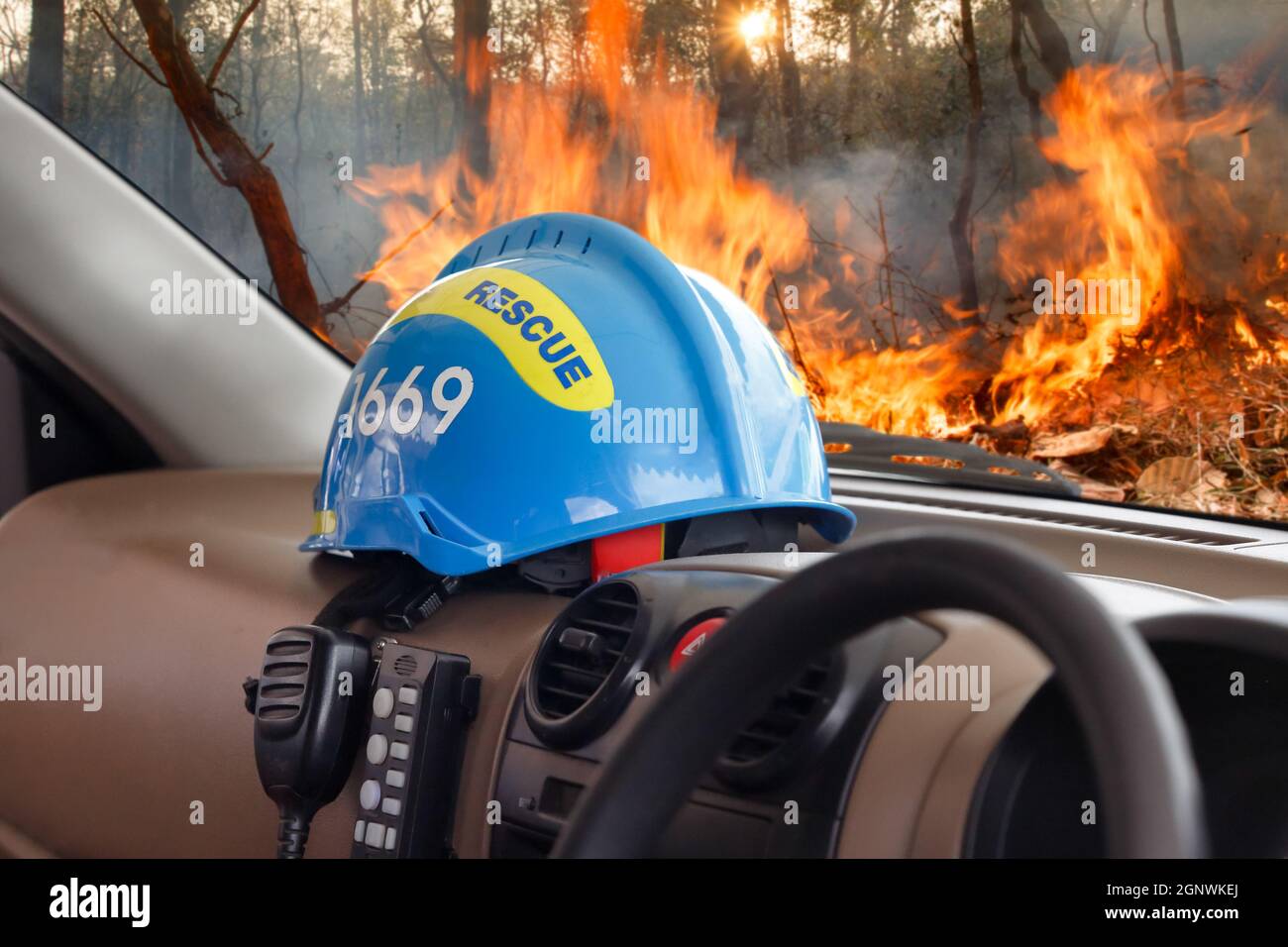 Rettungshelm im Fahrzeug eingebaut Stockfoto