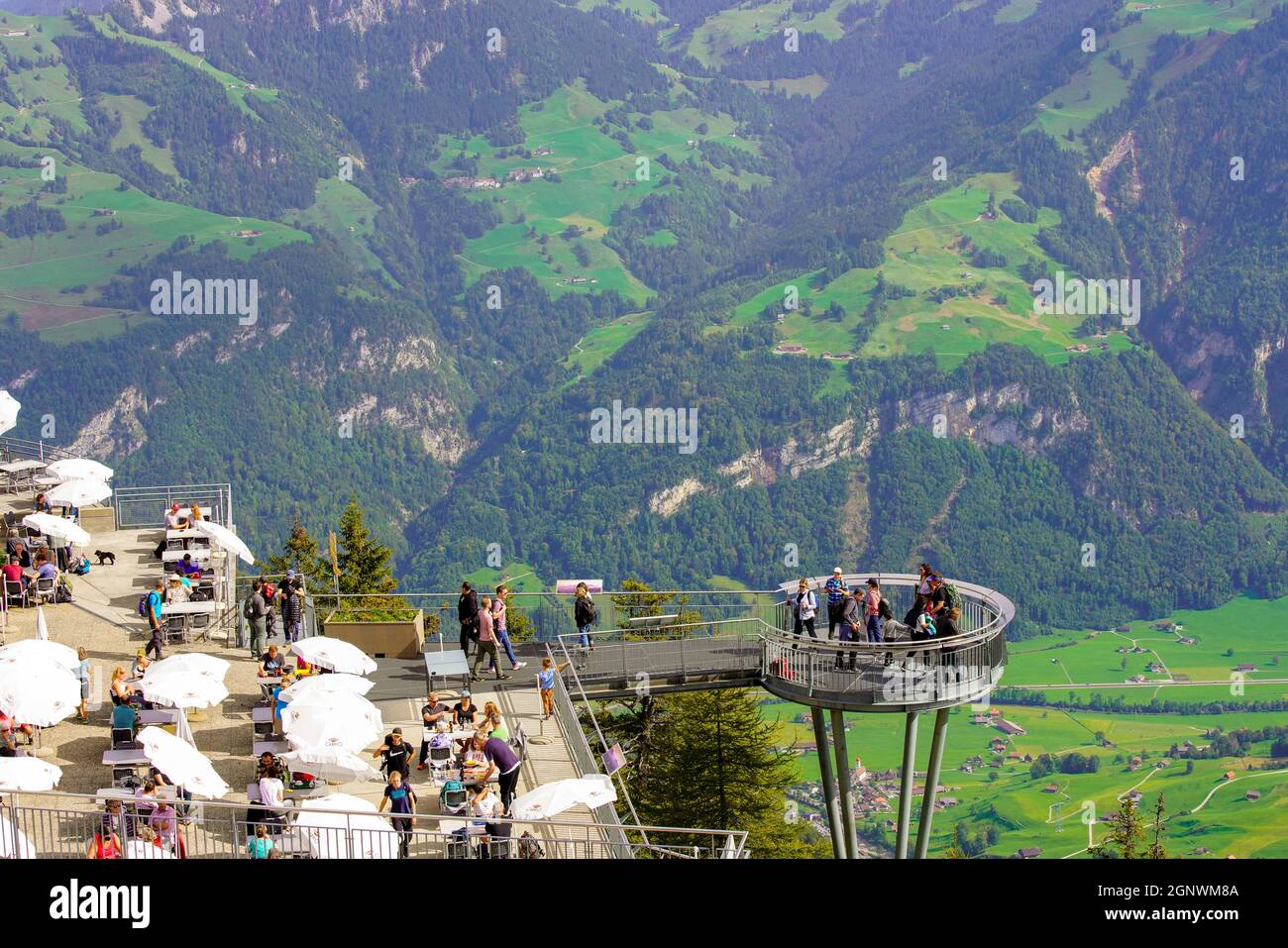 Bergrestaurant und atemberaubender Aussichtspunkt, Stanserhorn 1850 m, Kanton Nidwalden nahe der Grenze zu Obwalden, Zentralschweiz Stockfoto