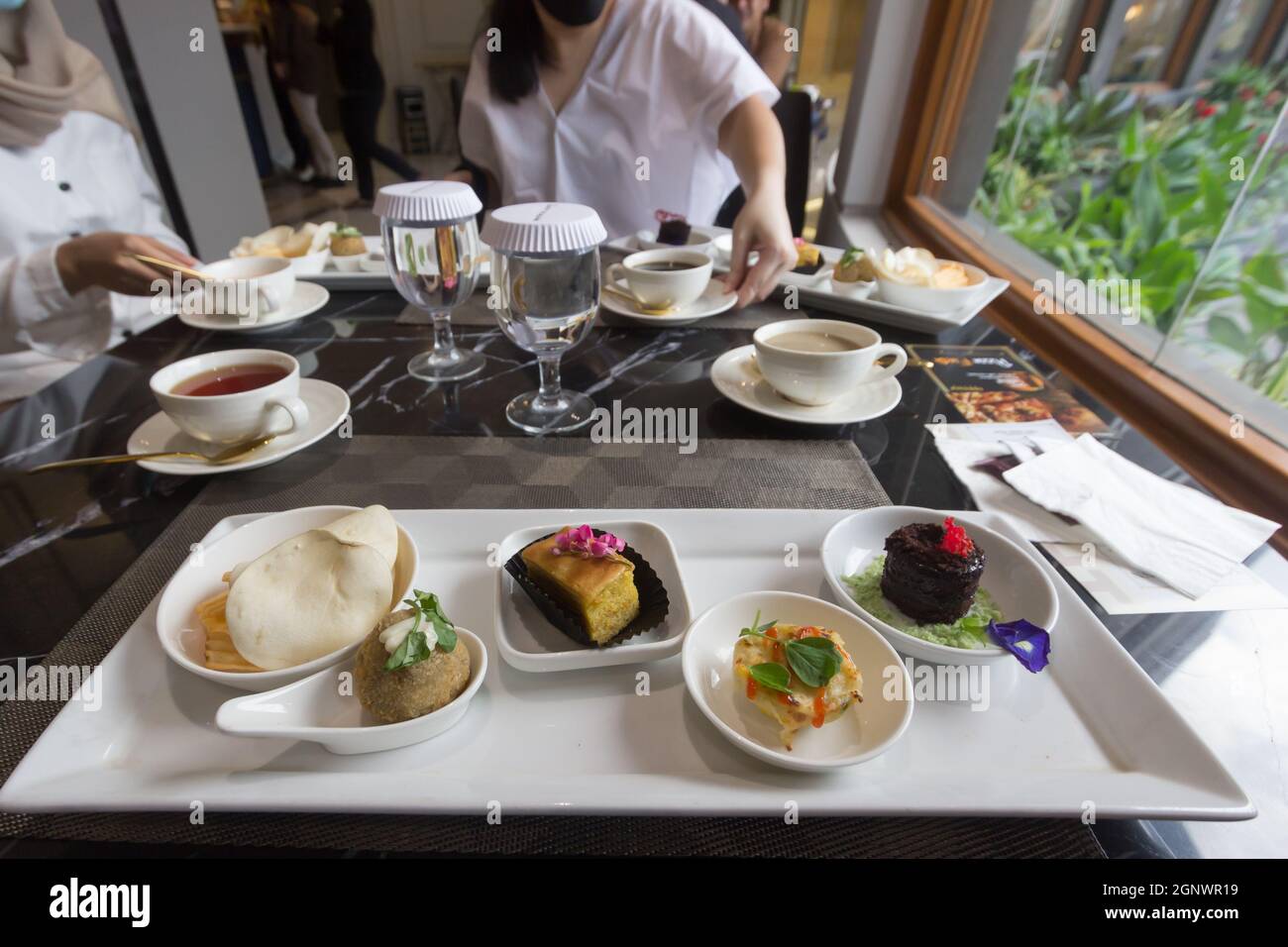 Feines Dining Dessertmenü Set Haute Couture Dessert Stockfoto