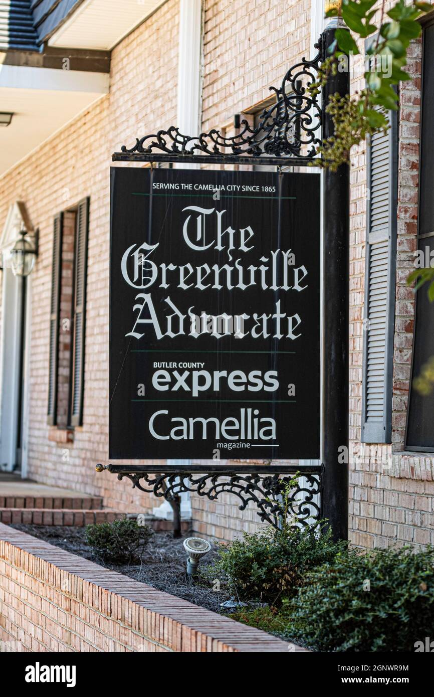 Greenville, Alabama, USA - 24. September 2021: Nahaufnahme eines Metallzeichens vor dem Greenville Advocate Büro. Diese Zeitung hat Greenville sinc serviert Stockfoto