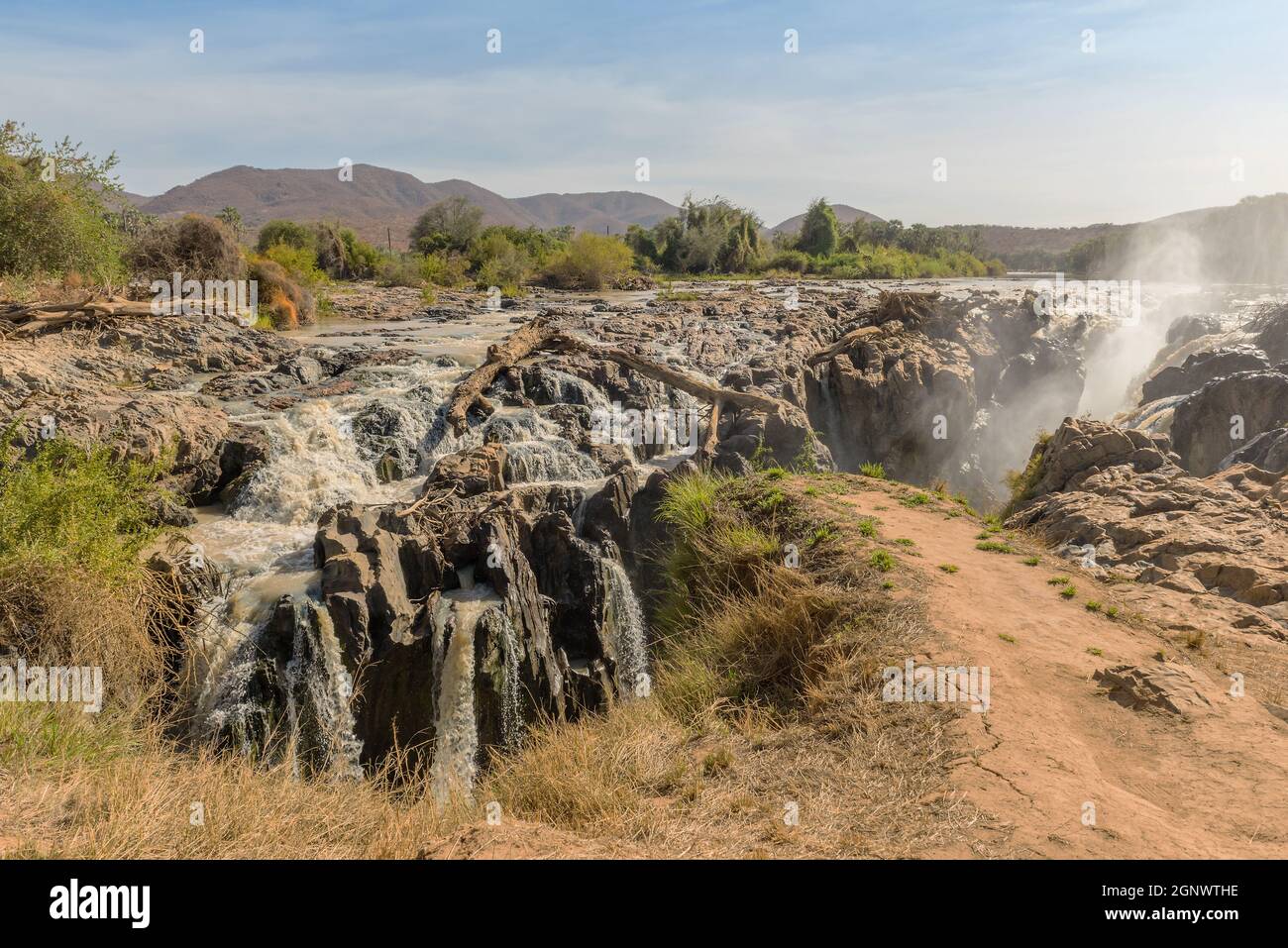Die Epupa-Fälle des Kunene-Flusses an der Grenze Zwischen Angola und Namibia Stockfoto
