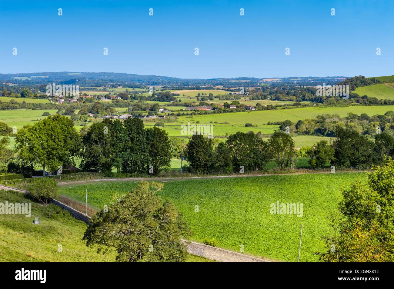 Landschaftsansicht der britischen Landschaft im Spätsommer/Frühherbst des Arun Valley, South Downs National Park, West Sussex, England, Großbritannien. Stockfoto