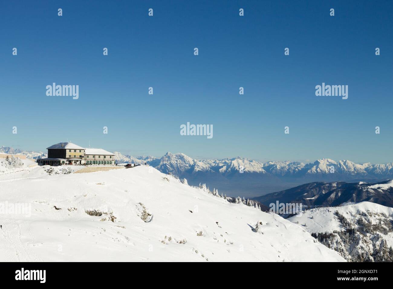 Berglandschaft im Winter. Mount Grappa mit Schnee. Italienische Alpen Stockfoto