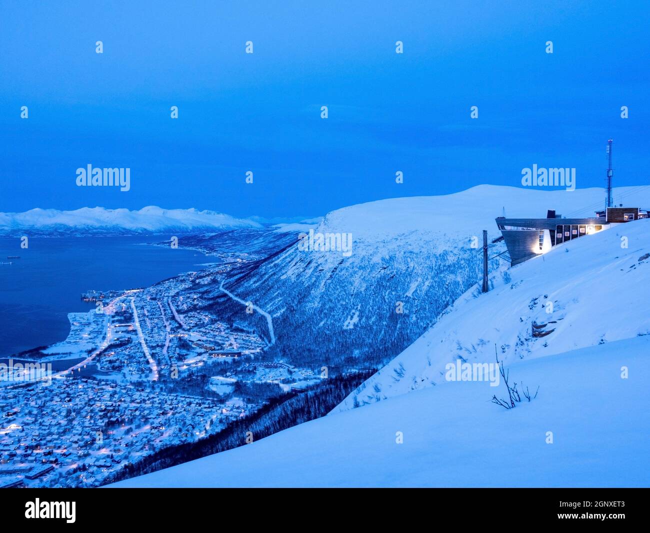Tromso ist eine Gemeinde im Kreis Troms Og Finnmark, Norwegen, und liegt ca. 350 km nördlich des Polarkreises. Stockfoto