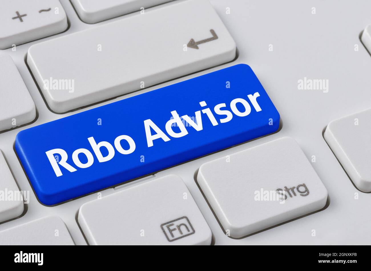 Eine Tastatur mit blauer Taste - Robo Advisor Stockfoto