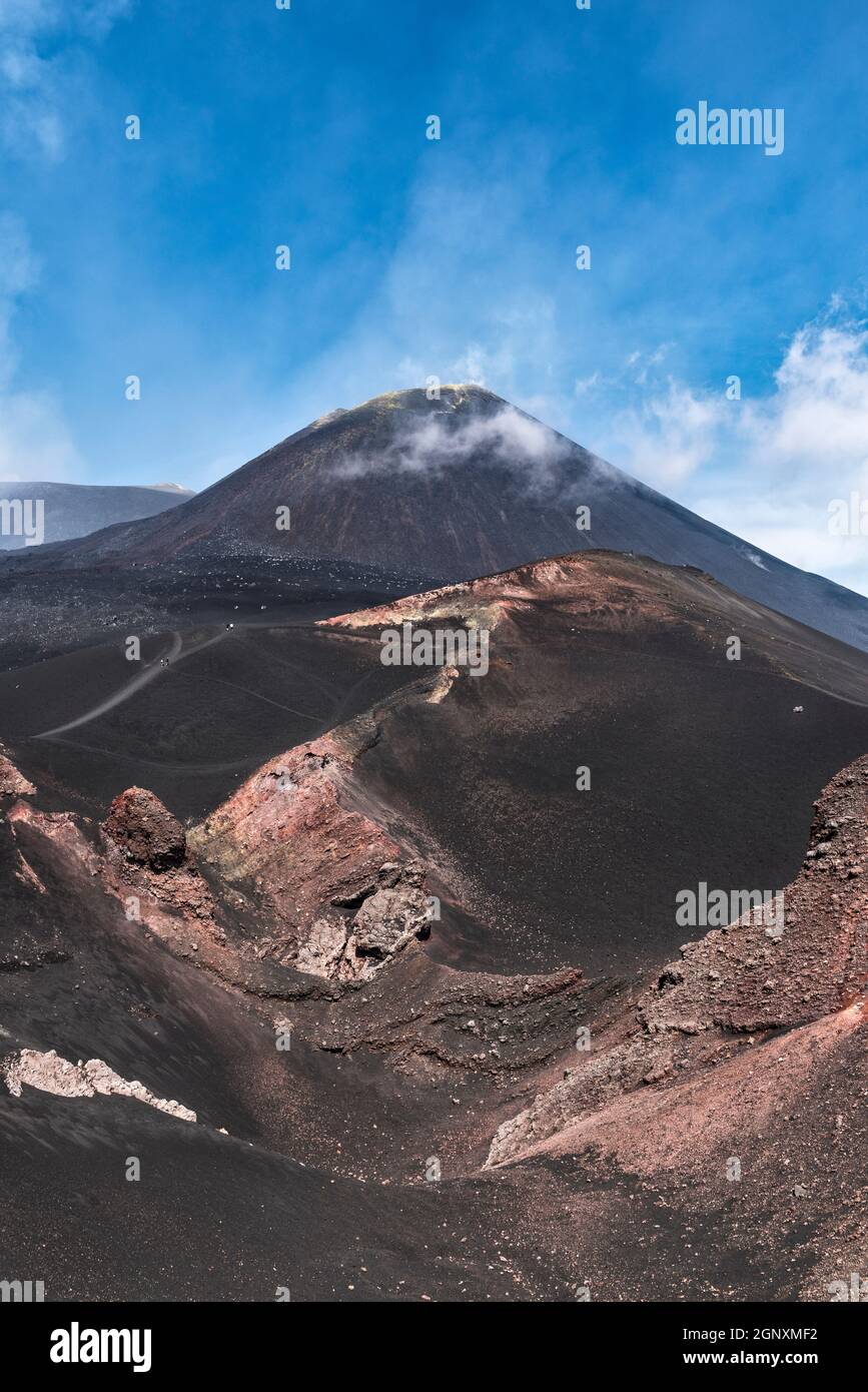 Ein Blick auf den derzeit aktiven Südostkrater auf dem Ätna, Sizilien, Italien Stockfoto