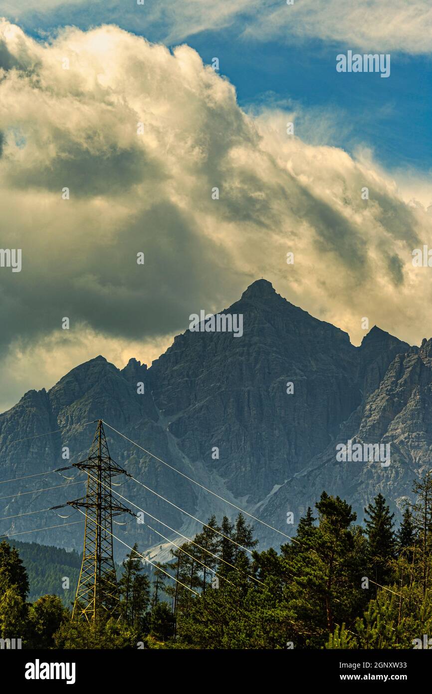 Gipfel und Gebirgszüge der Alpen an der Grenze zwischen Italien und Österreich. Brennerpass, Italien, Europa Stockfoto