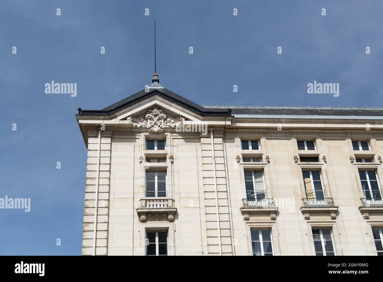 Fassade des traditionellen Lebensunterhalt Gebäude in Paris, Frankreich Stockfoto