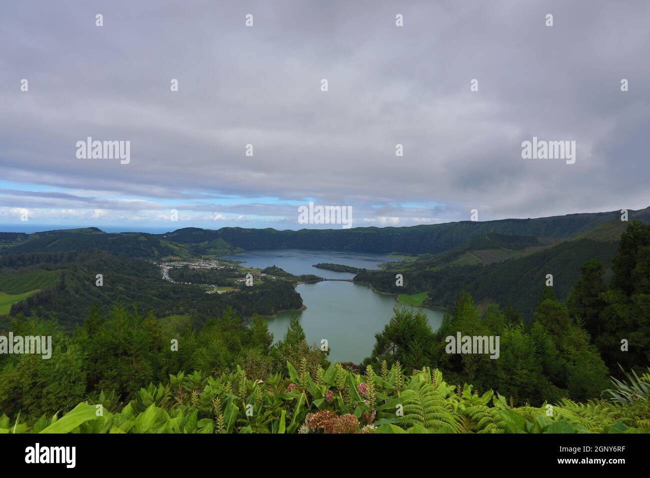 Die erstaunliche Lagune der sieben Städte (Lagoa das 7 cidades) - Azoren - Portugal Stockfoto