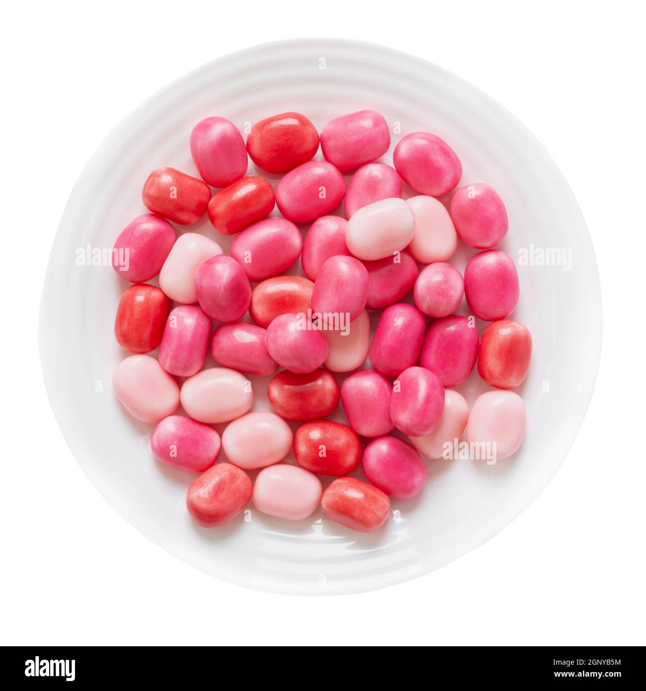 Rundes Fruchtgummi in einem Teller isoliert auf weißem Hintergrund. Draufsicht. Stockfoto