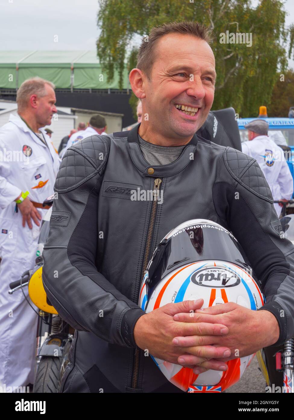 Steve Plater Motorradrennfahrer beim Goodwood Revival 2021 Stockfoto