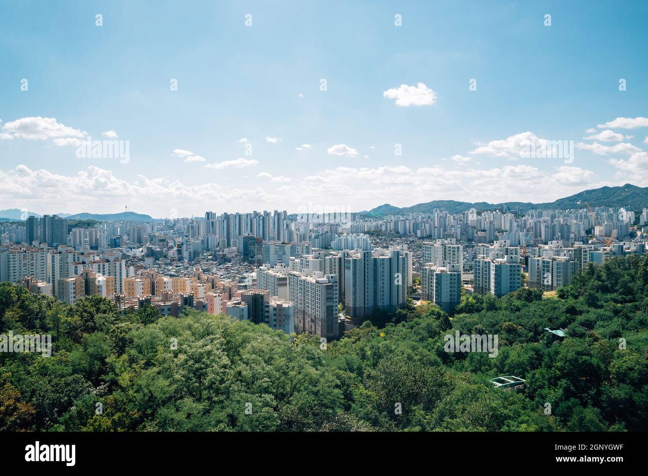 Blick auf die Stadt Seoul vom Dream Forest Park in Nord-Seoul, Korea Stockfoto