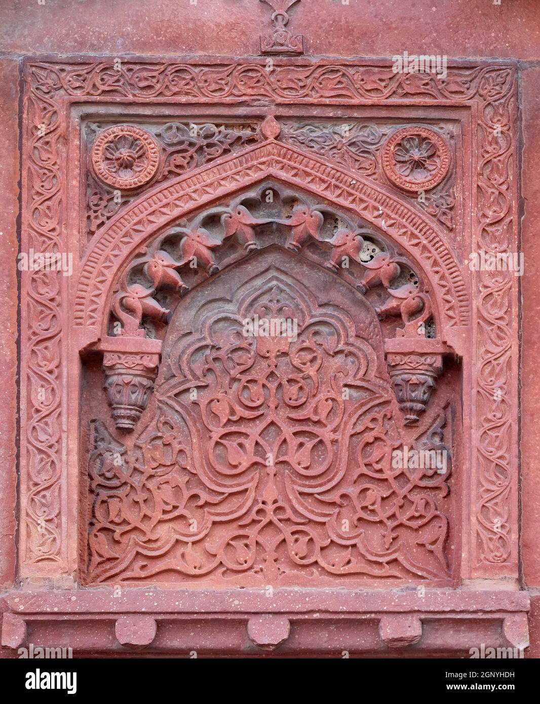 Steinmuster auf einer Tempelmauer in Red Fort, Agra, UNESCO Weltkulturerbe, Indien Stockfoto