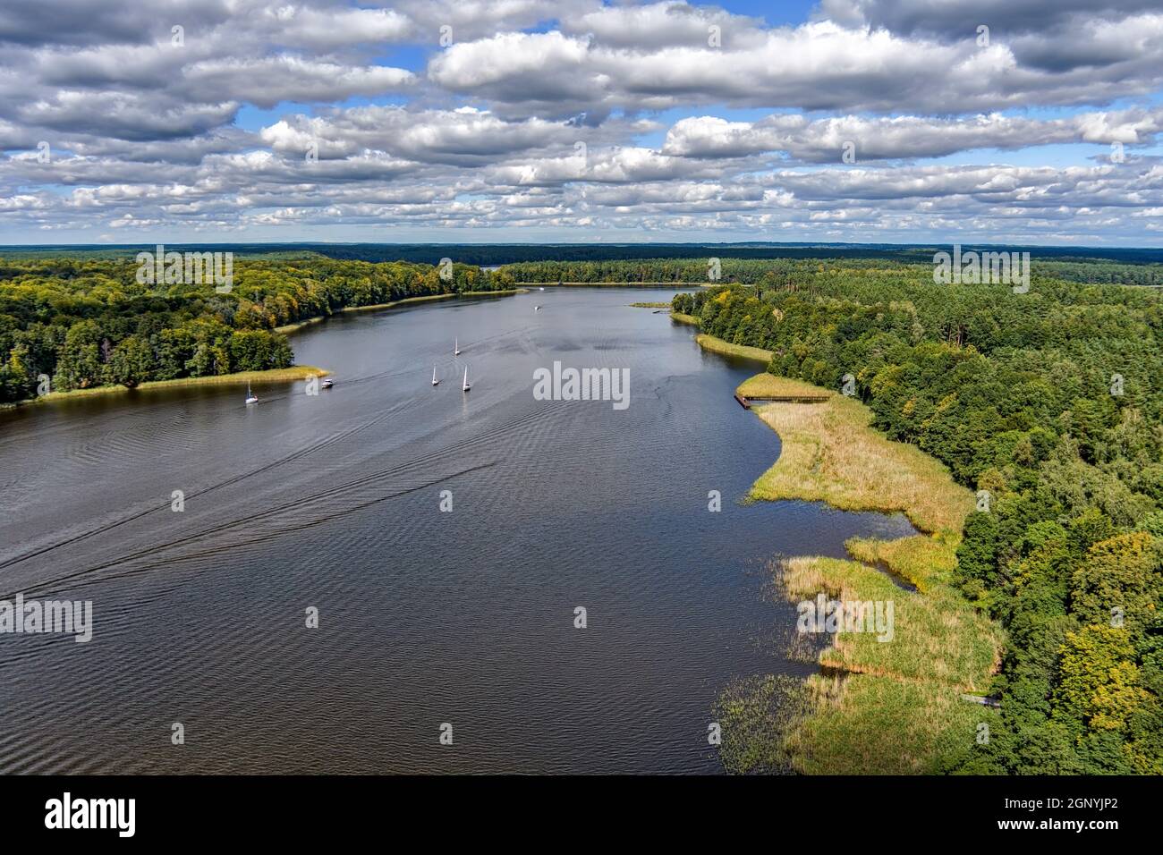 Luftaufnahme des Jeziorak-Sees in Nordpolen Stockfoto