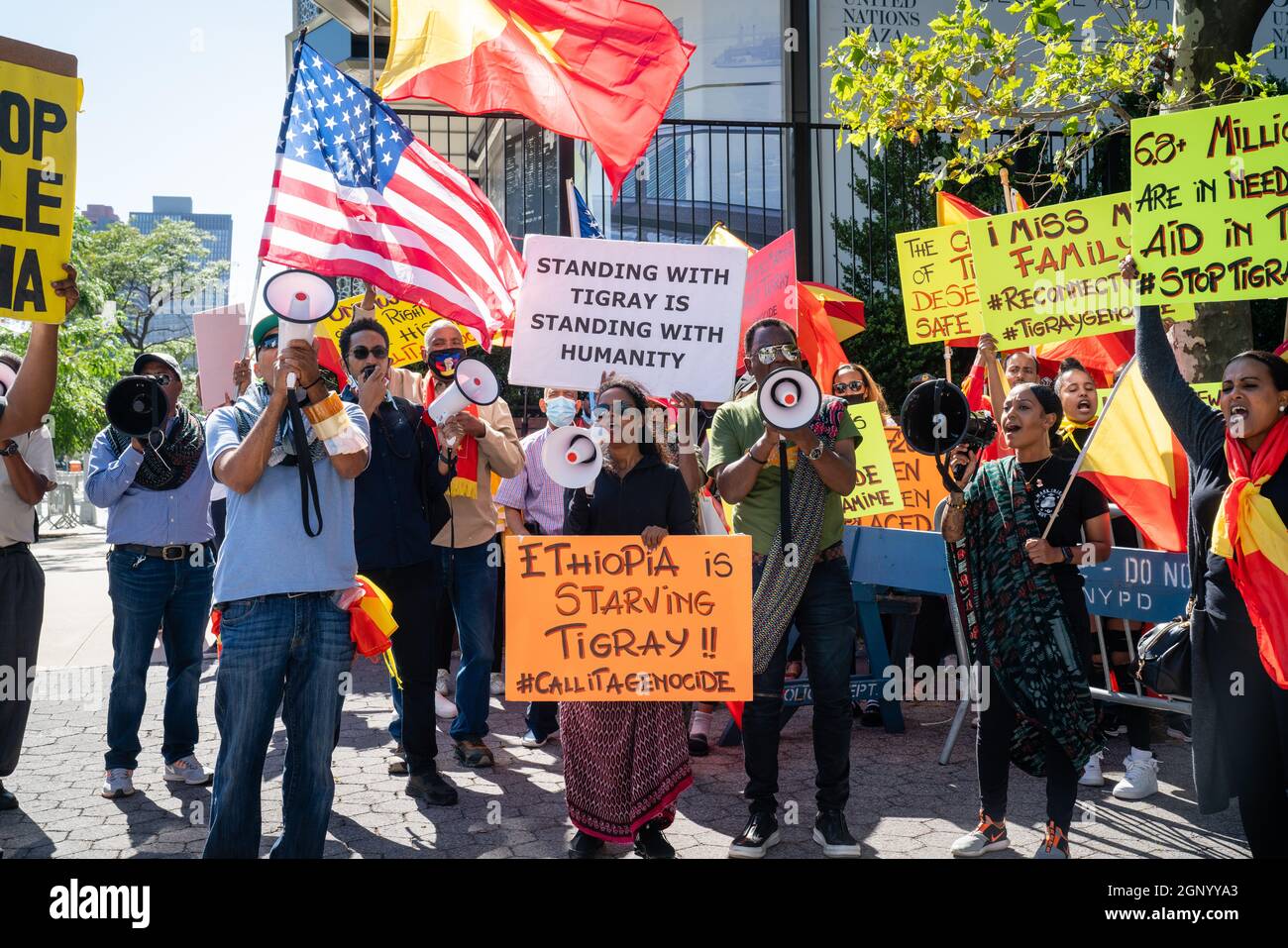 NEW YORK, USA - 27. September 2021: Demonstranten fordern internationale Maßnahmen zur Beendigung der Gewalt in Tigray, Äthiopien, vor den Vereinten Nationen in New Stockfoto