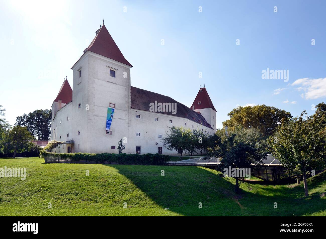 Österreich, Schloss Orth in Niederösterreich, ehemaliges Wasserschloss, das heute als Museum und Informationszentrum des Nationalparks Donau-Auen genutzt wird Stockfoto