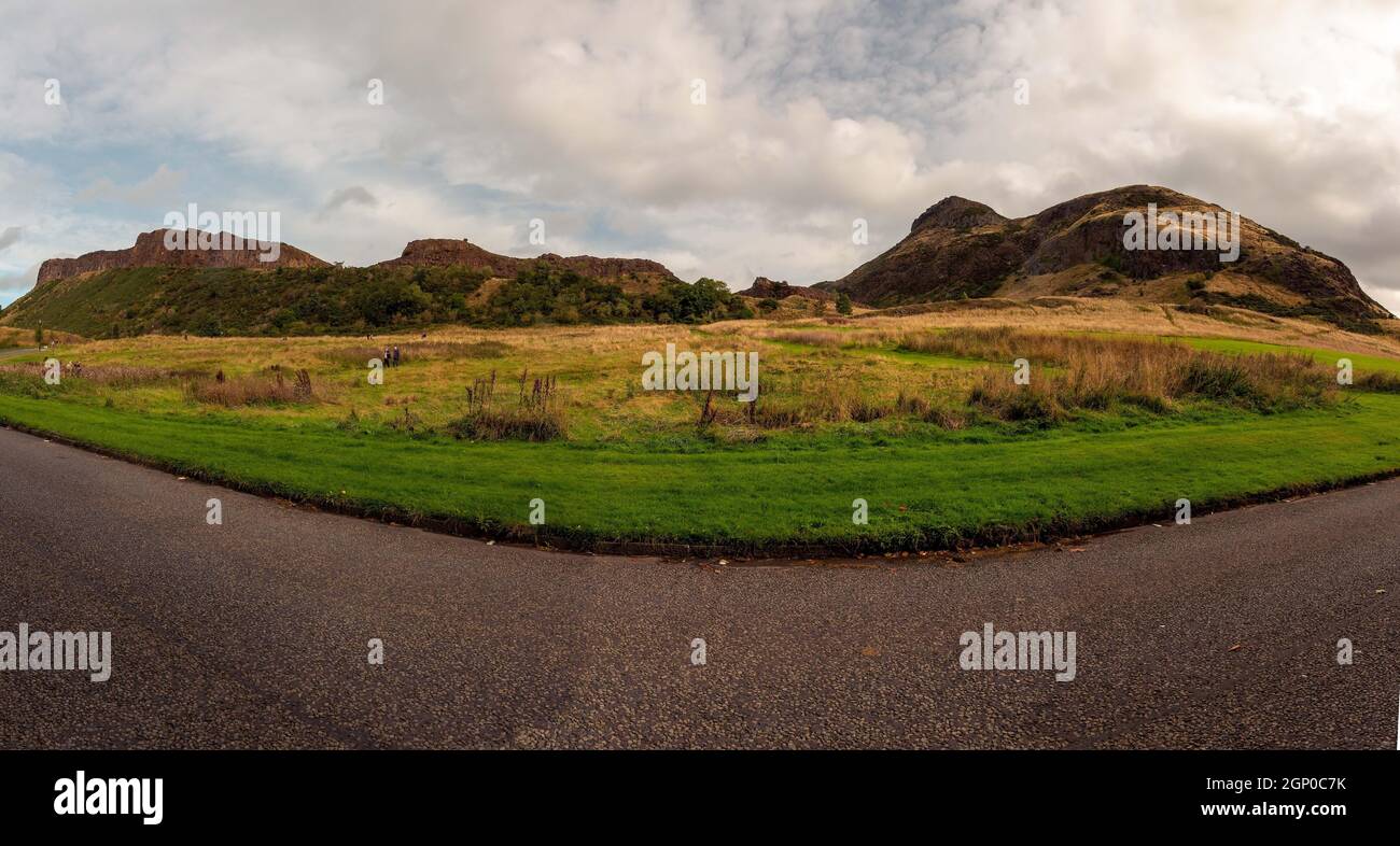 Arthur Seat ist ein ausgestorbener Vulkan, der nur wenige Kilometer vom Zentrum von Edinburgh entfernt ist und seit rund 350,000,000 Jahren ausgestorben ist Stockfoto