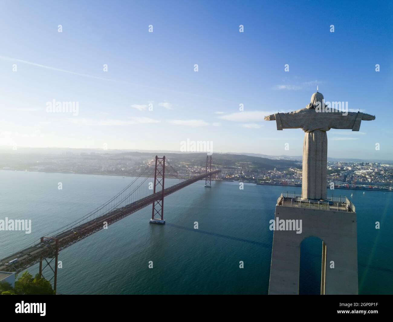 Luftaufnahme der Statue von "Cristo-Rei" in Lissabon - Portugal Stockfoto