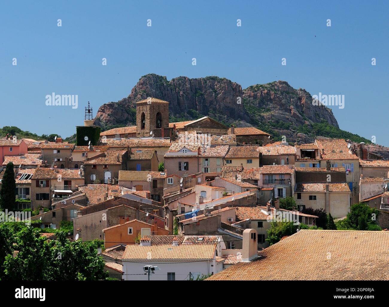 Provinzielle stadtkirche in frankreich Fotos und Bildmaterial in