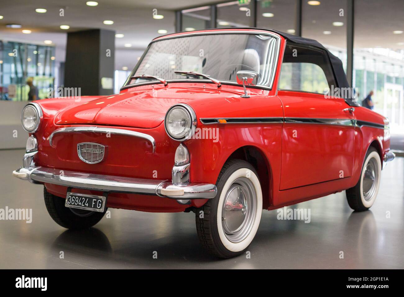 Turin, Italien - 13. August 2021: Autobianchi Bianchina trasformabile präsentiert im Nationalen Automobilmuseum (Mauto) in Turin, Italien. Stockfoto