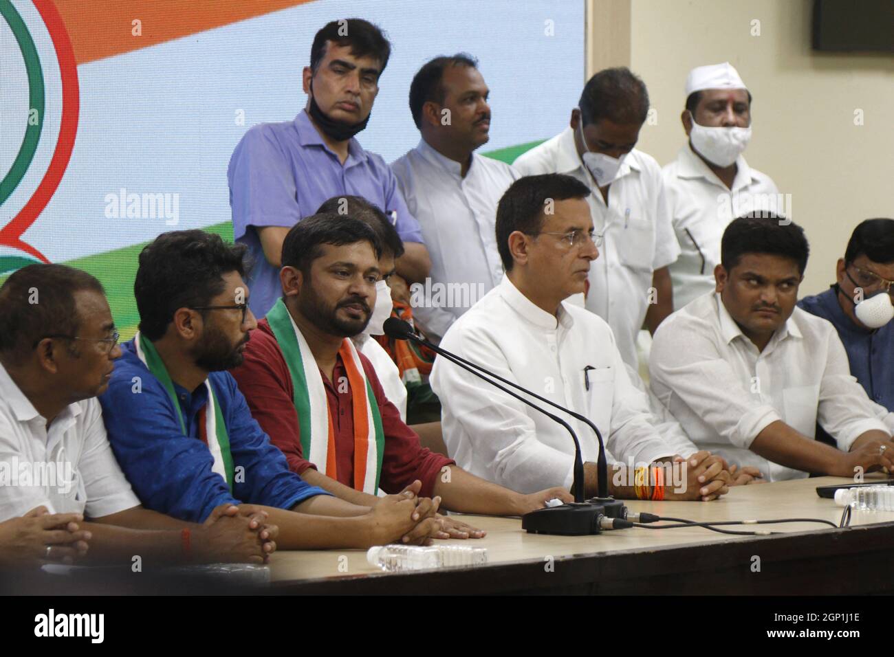 Jignesh Mevani, der unabhängige MLA von Gujarat und Kanhaiya Kumar, der ehemalige CPI-Vorsitzende, traten am Dienstag, dem 28. September 2021, am Parteihauptsitz des All India Congress Committee in Neu-Delhi, Indien, dem Kongress bei. Foto von Anshuman Akash/ABACAPRESS.COM Stockfoto