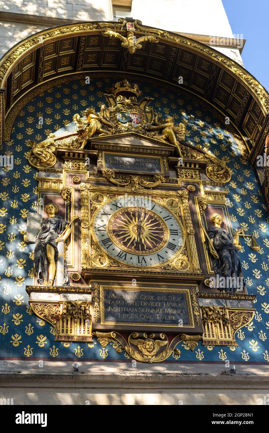 Goldene Uhr auf der Sainte Chapelle in Paris, Frankreich Stockfoto