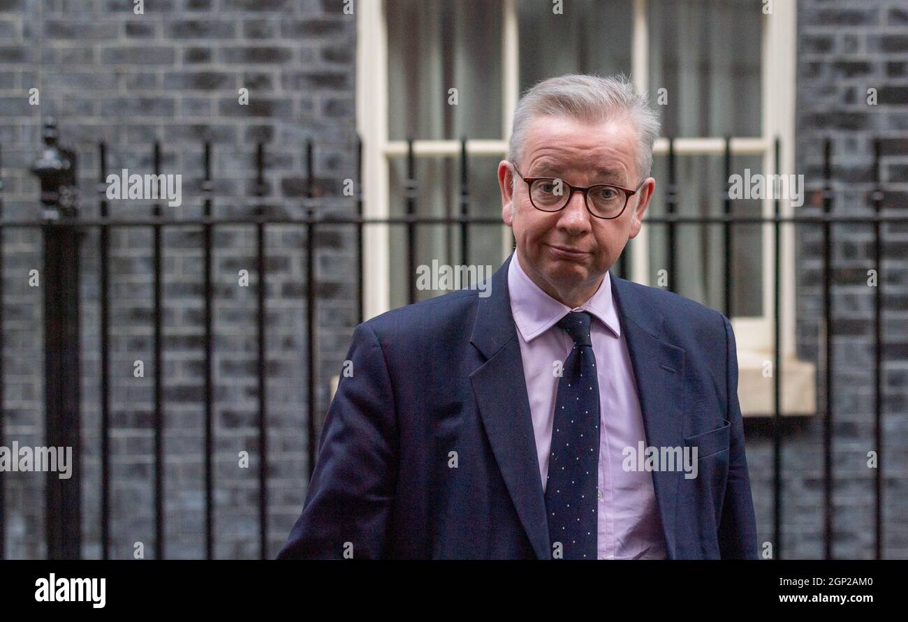 London, Großbritannien. September 2021. Michael Gove, Secretary of State for Housing, Communities and Local Government Arrives at 10 Downing Street London Credit: Ian Davidson/Alamy Live News Stockfoto