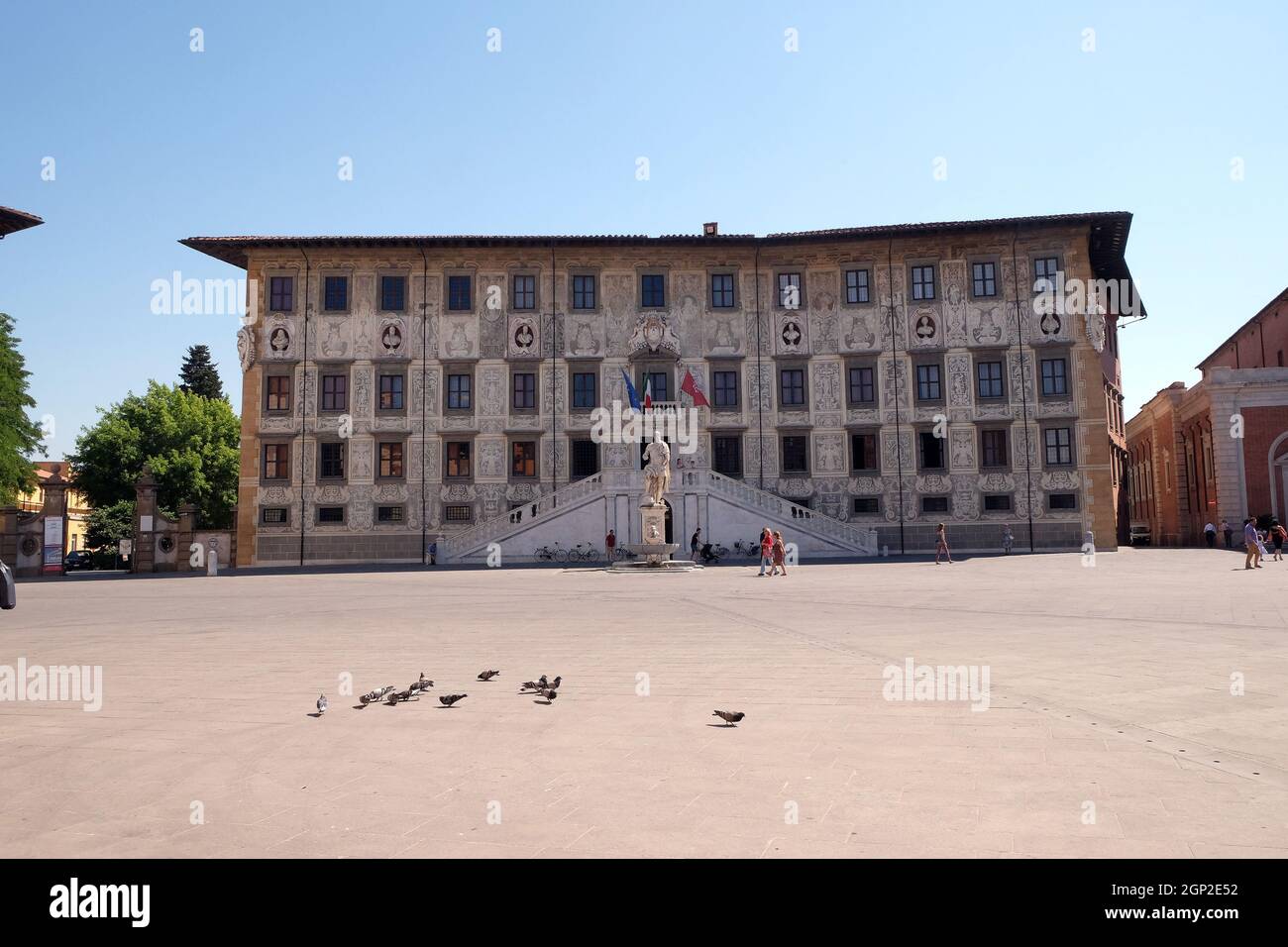 Gebäude von Pisa Superiore Universität auf Piazza dei Cavalieri (Palazzo della Carovana) verziert mit Fresken in Pisa, Italien Stockfoto