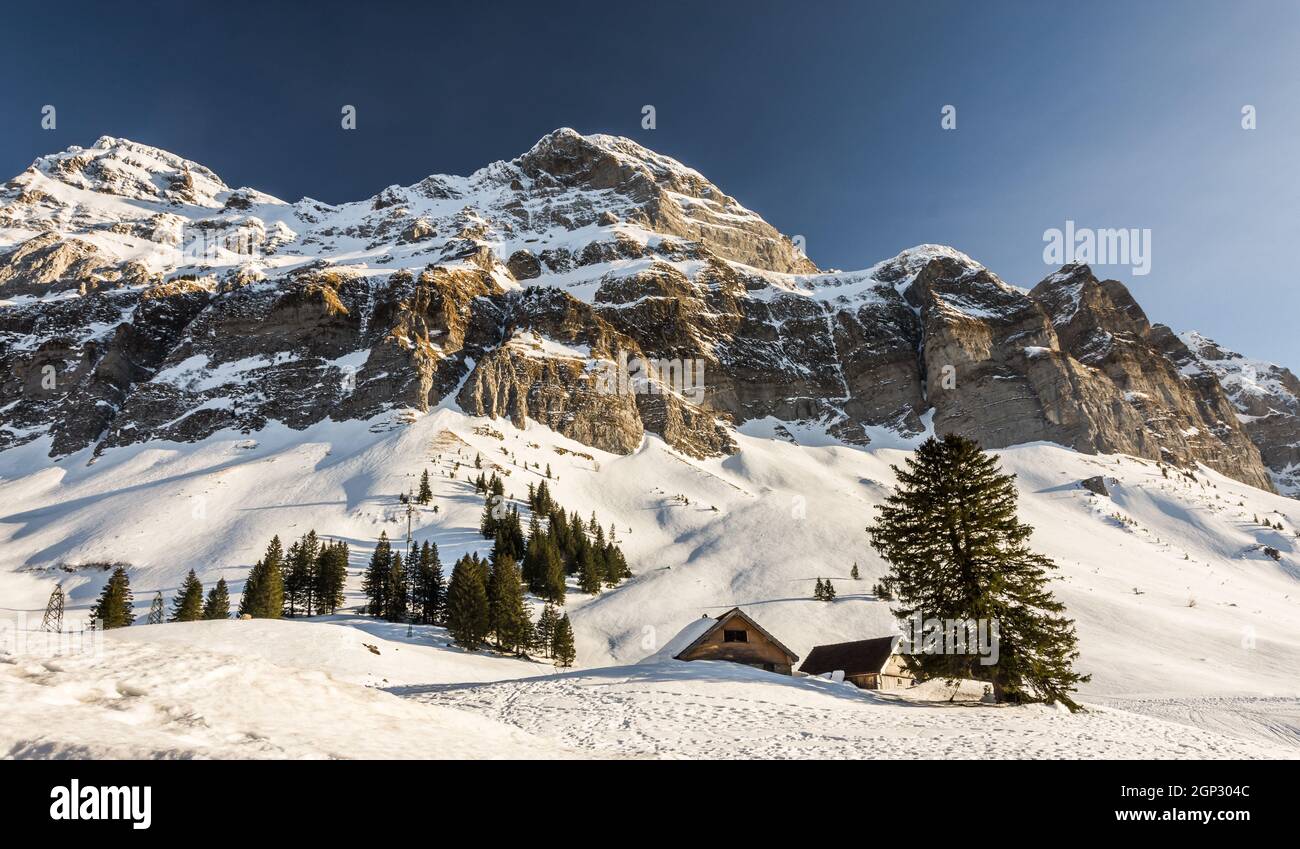 Winterlandschaft mit Berghütten, Schwaegalp, Kanton Appenzell Ausserhoden, Schweiz Stockfoto