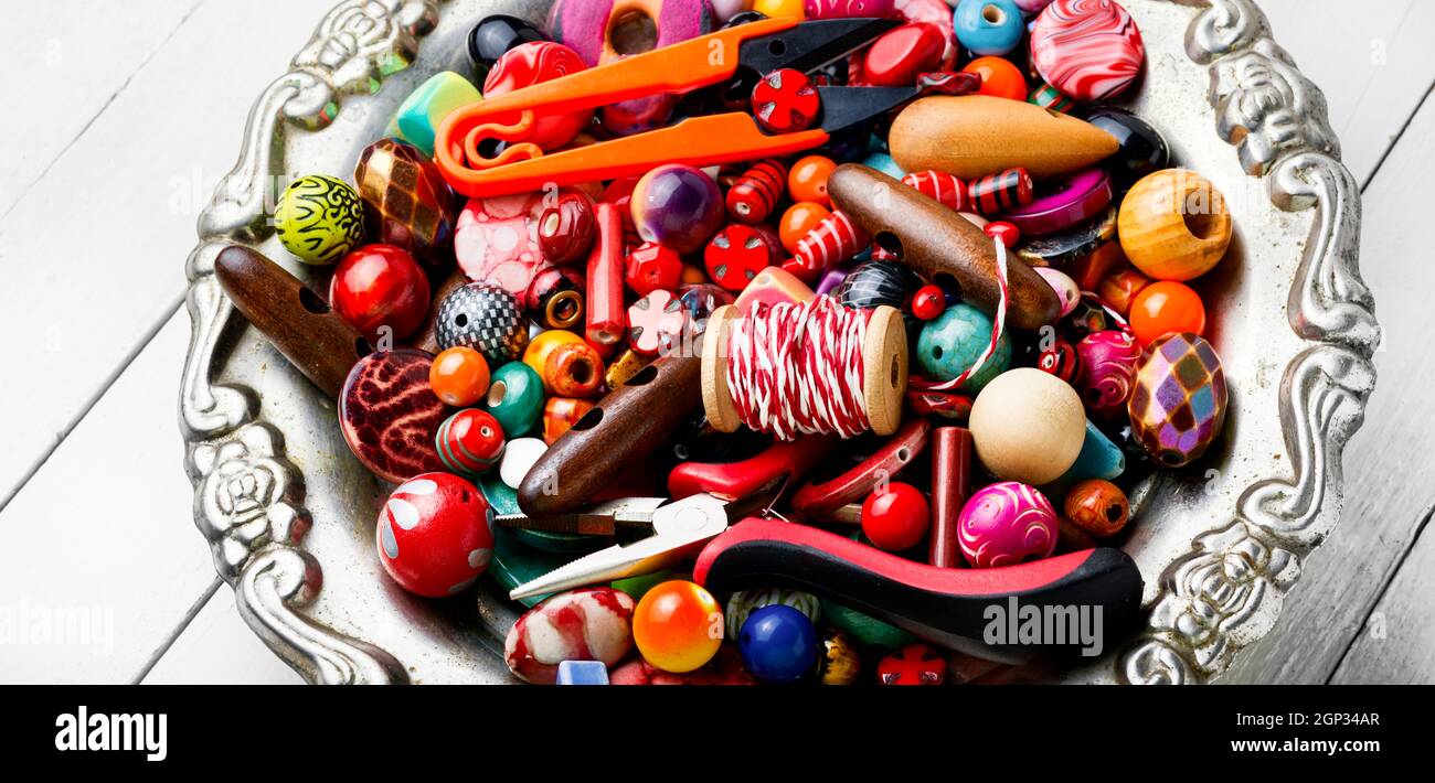 Bunte Samenkorne in verschiedenen Größen Stockfoto