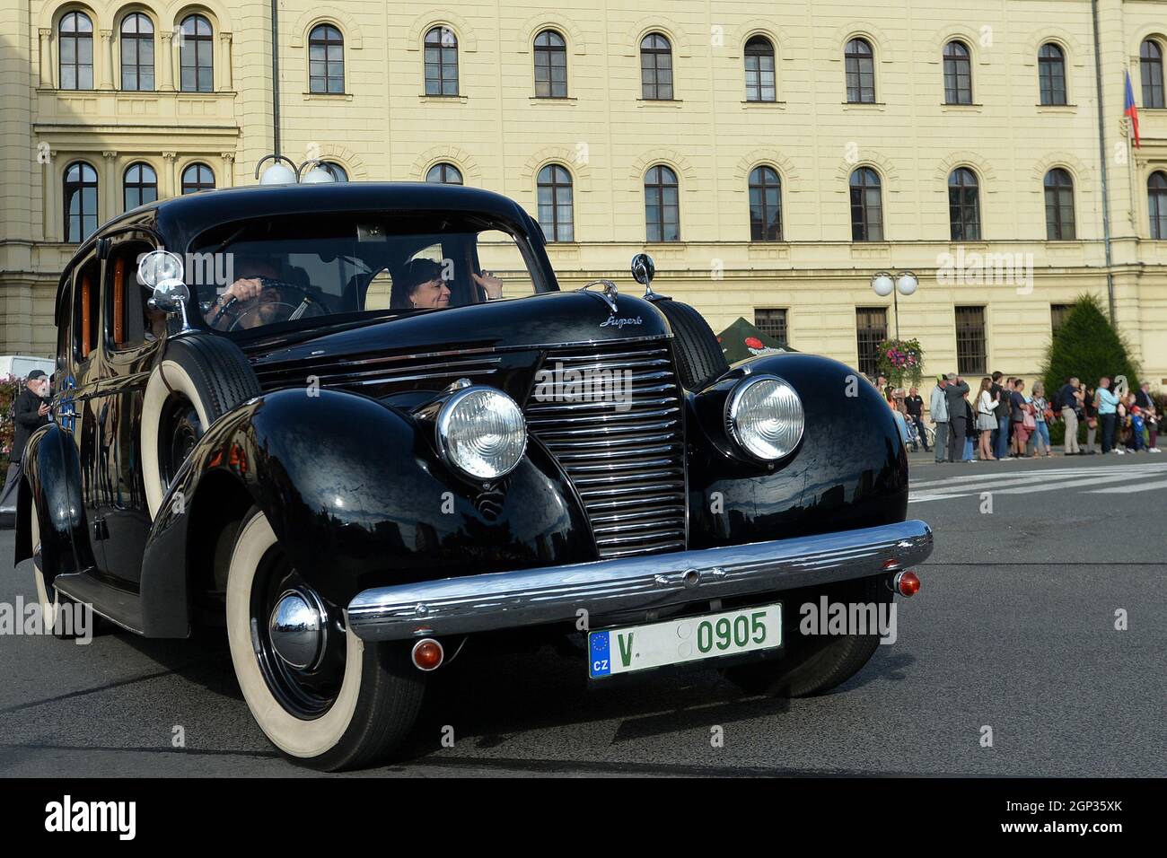 Mlada Boleslav, Tschechische Republik. September 2021. Die 19. St. Wenzel Fahrt von Oldtimern wird am Nationalfeiertag am Dienstag, 28. September in Mlada Boleslav in der Tschechischen Republik gehalten. Auf dem Foto Skoda Superb. (Bild: © Slavek Ruta/ZUMA Press Wire) Stockfoto