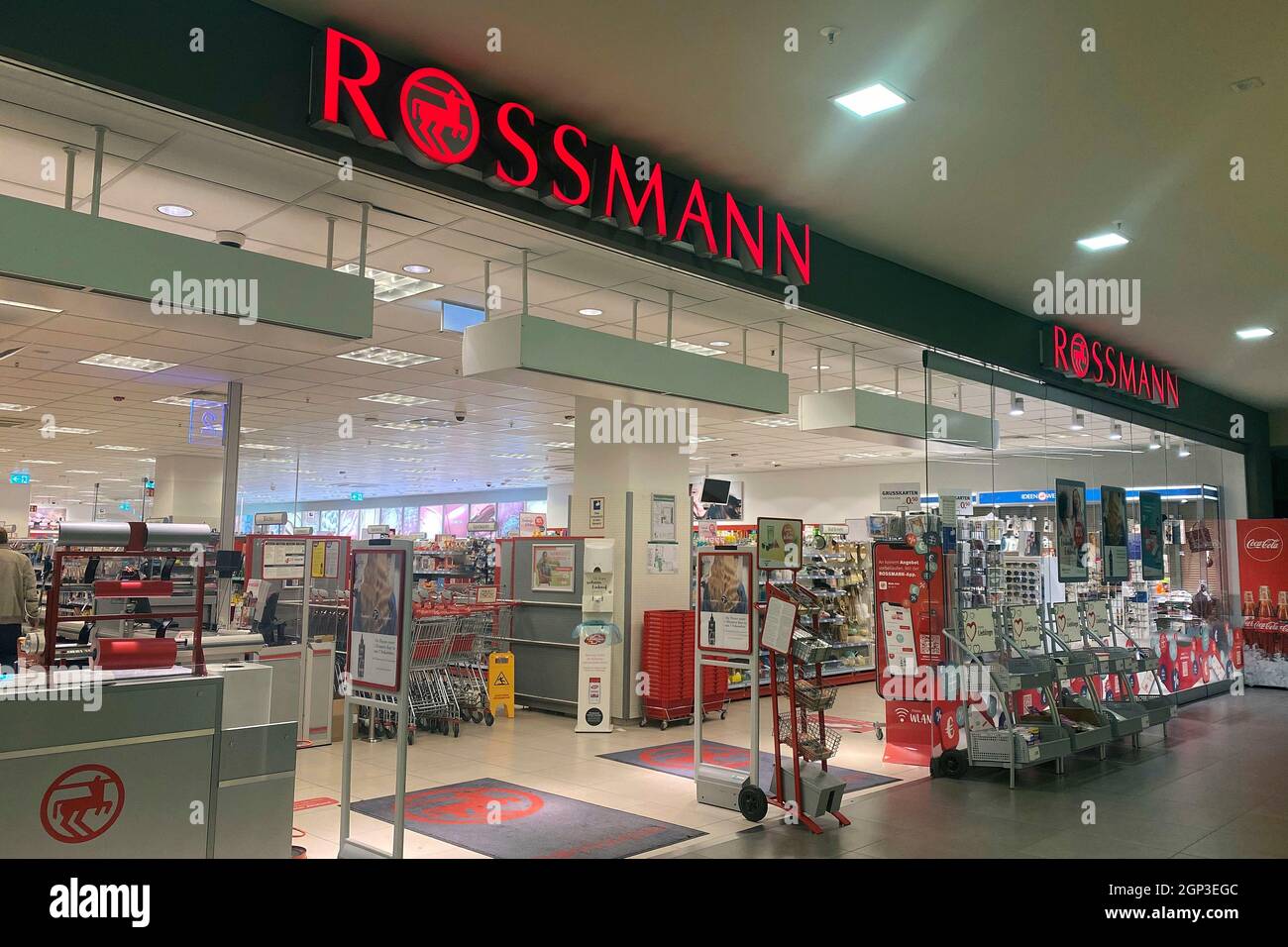 Drug Store Rossmann Stockfotos und -bilder Kaufen - Alamy