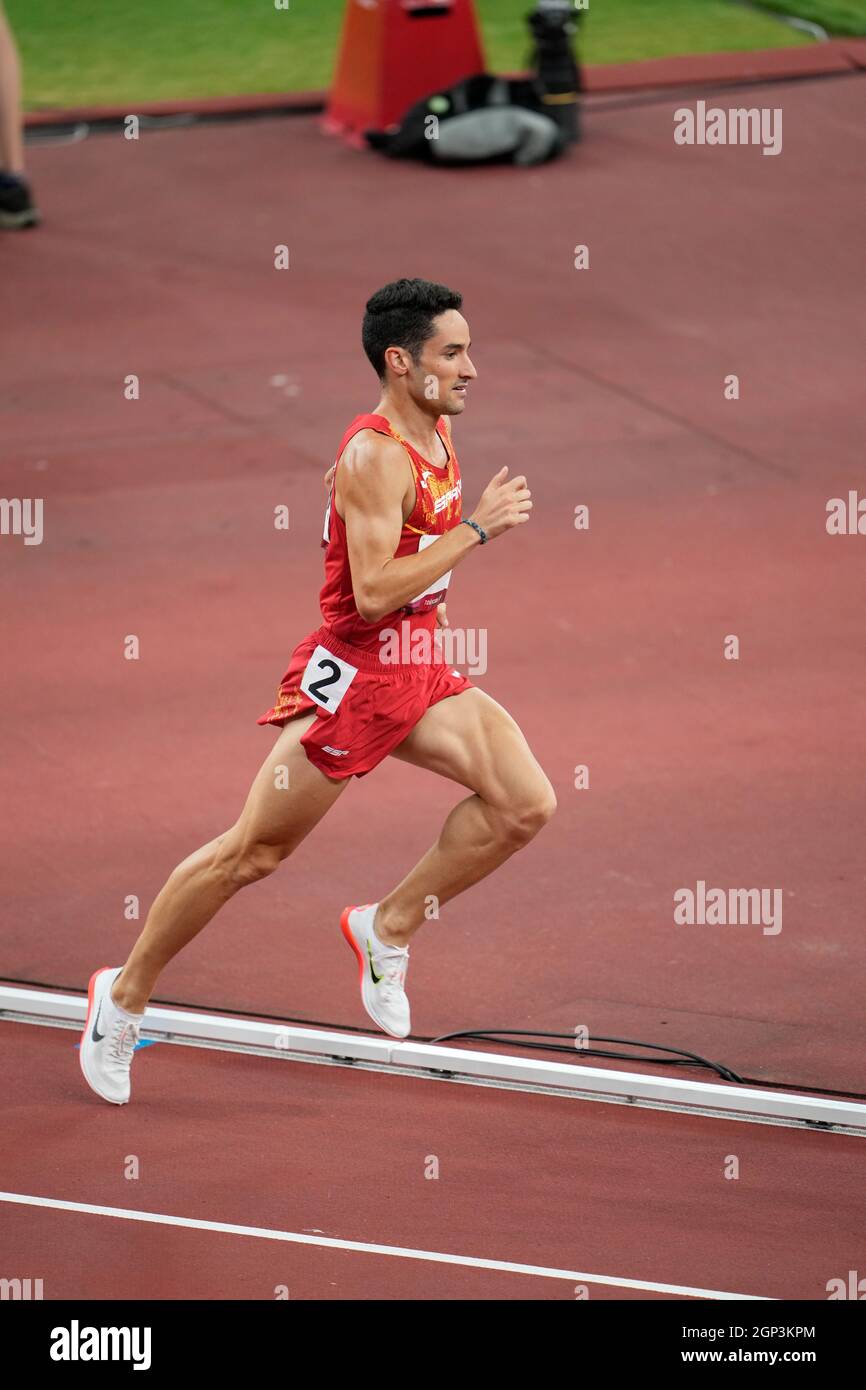 Ignacio Fontes bei den Olympischen Spielen 2020 in Tokio in den 1500 Metern. Stockfoto