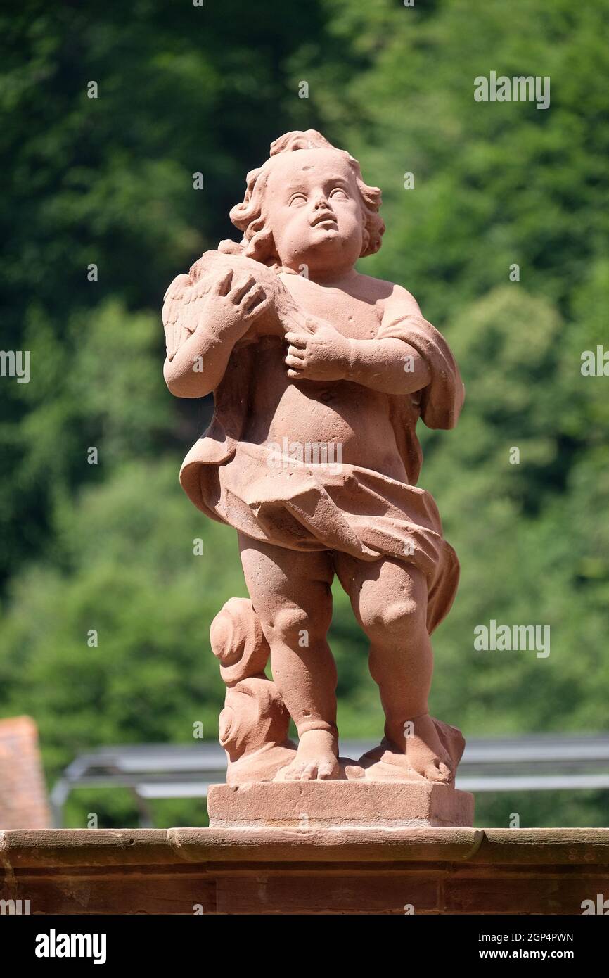 Engel, Statue im Garten des Klosters Bronnbach in Reicholzheim in der Nähe von Wertheim, Deutschland Stockfoto