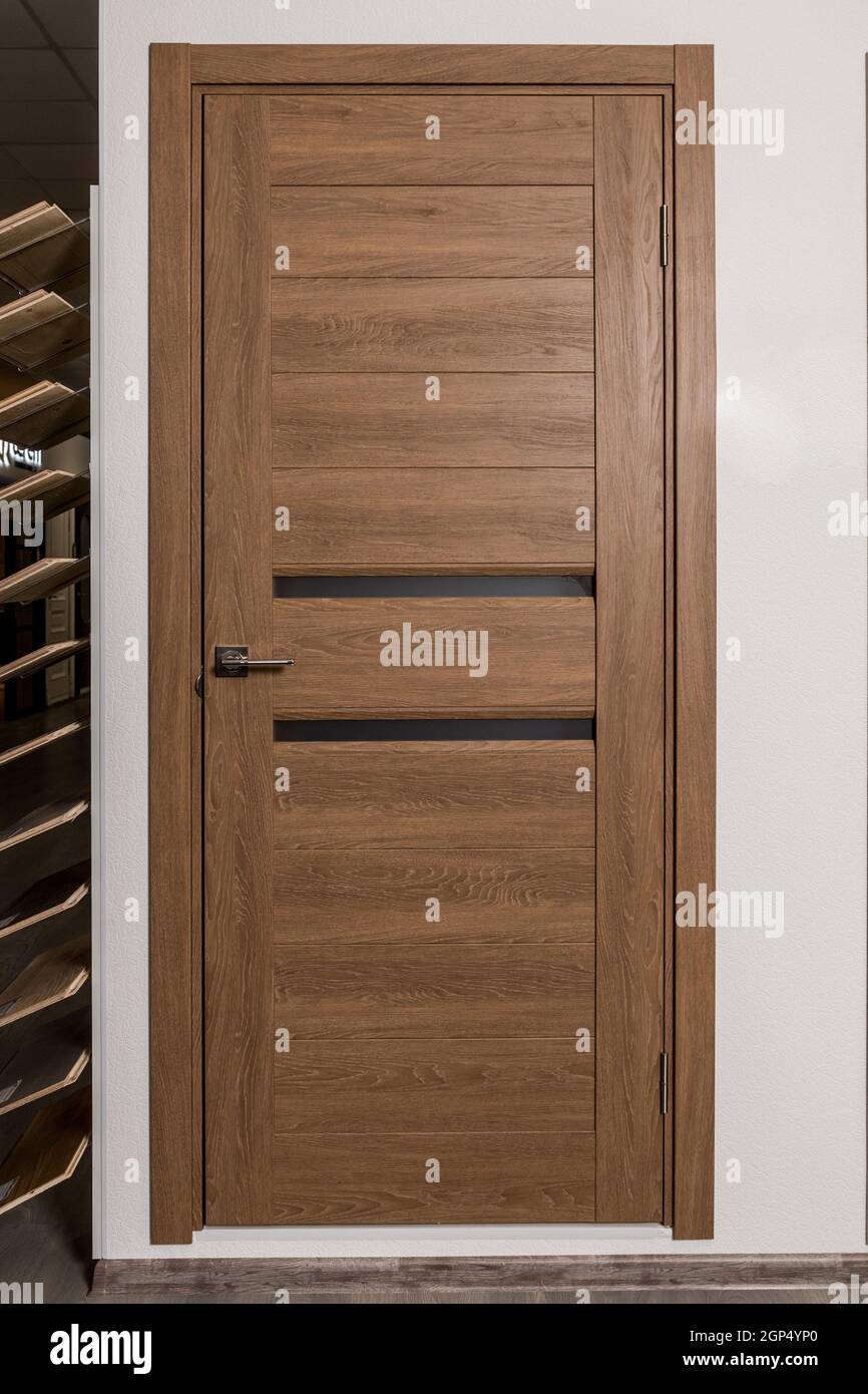 Hochwertige Clipart - Tür für die Innenarchitektur. Kunststoff- und Holztüren in modernem Stil. Tür mit Milchglas und ohne Glas. Nahaufnahme eines Stockfoto