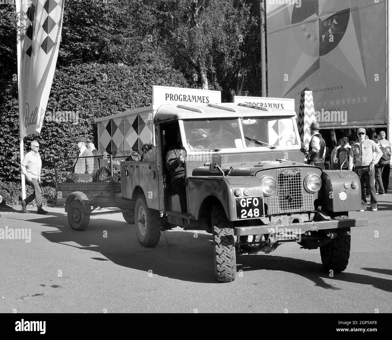 September 2021 - Land Rover der Serie One beim Goodwood Revival Race Meeting Stockfoto