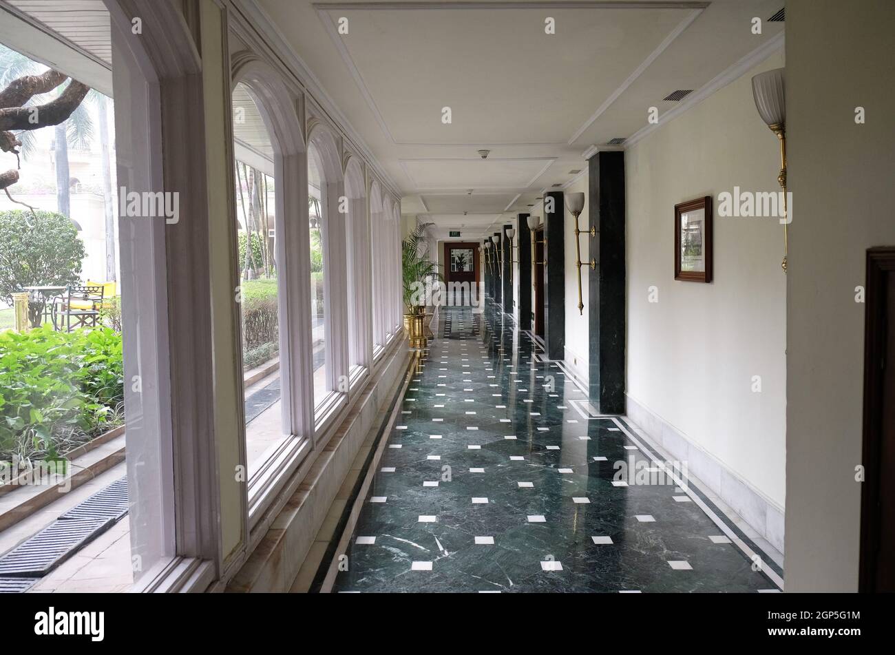Oberoi Grand Hotel früher als das Grand Hotel bekannt, liegt im Herzen von Kalkutta an der Jawaharlal Nehru Road, Indien Stockfoto