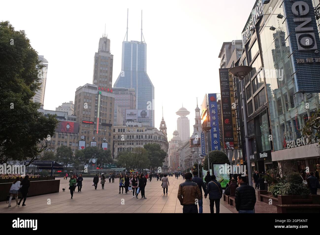 Nanjing Road in Shanghai. Die Gegend ist das Haupteinkaufsviertel in Shanghai. Stockfoto