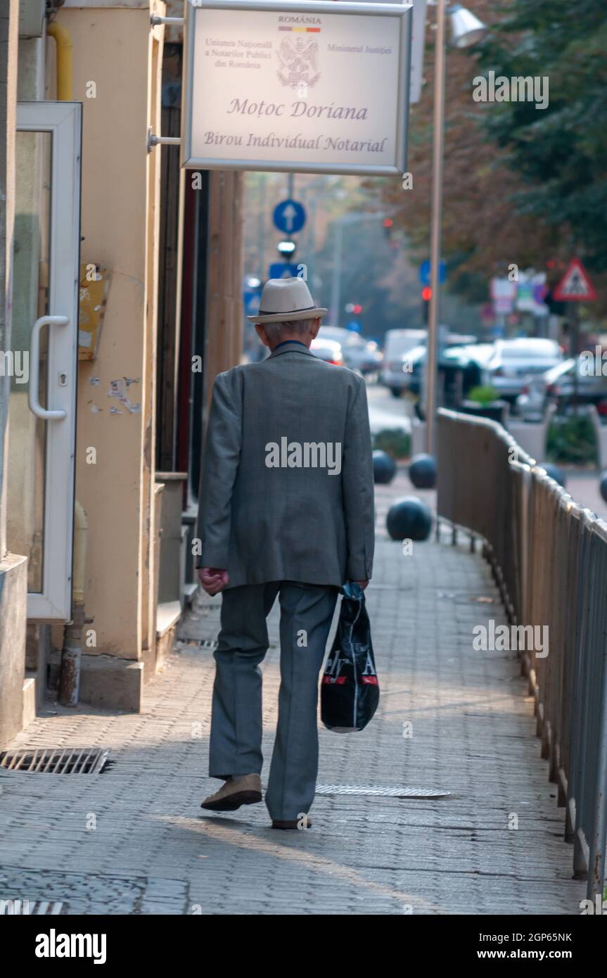 Timisoara, Rumänien - 22. September 2018: Mann auf der Straße. Echte Menschen. Stockfoto