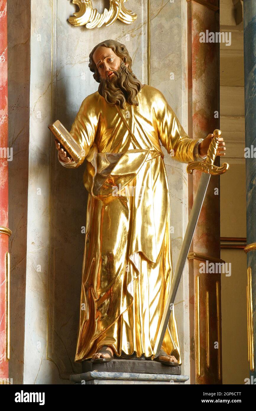 St. Paul, Statue auf dem Hochaltar in der Pfarrkirche St. Georg in Plesivica, Kroatien Stockfoto