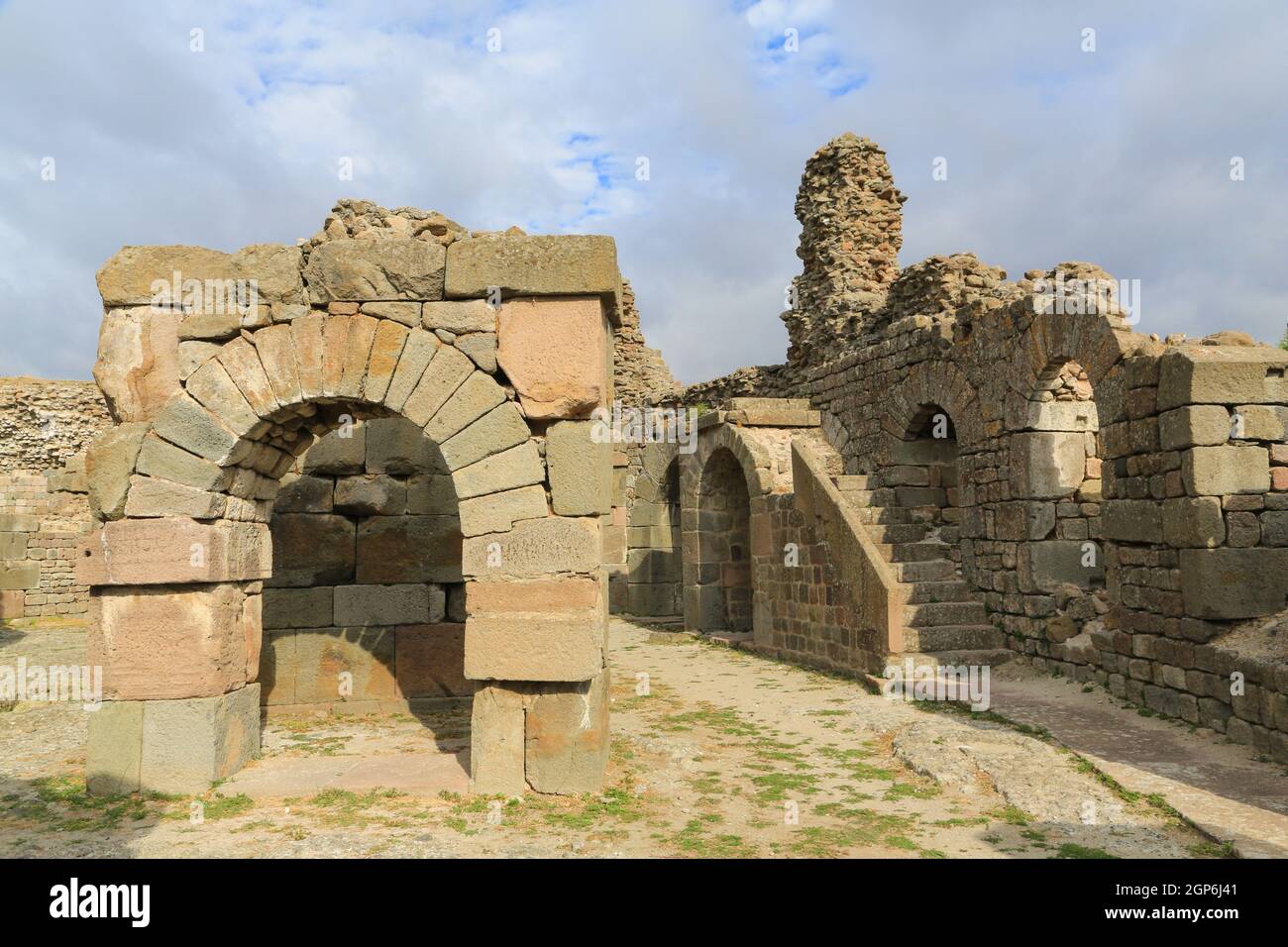 Die inneren Gebäude am Asklepieion von Pergamon, einem antiken griechischen Heiltempel (erstes Krankenhaus), in der Nähe von Bergama, Türkei. Stockfoto