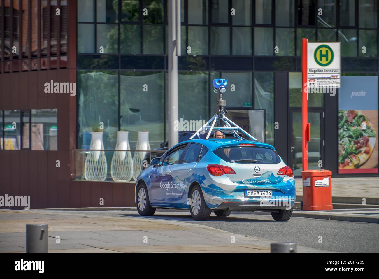 Google Car, Magellan Terraces, Hafencity, Hamburg, Deutschland Stockfoto