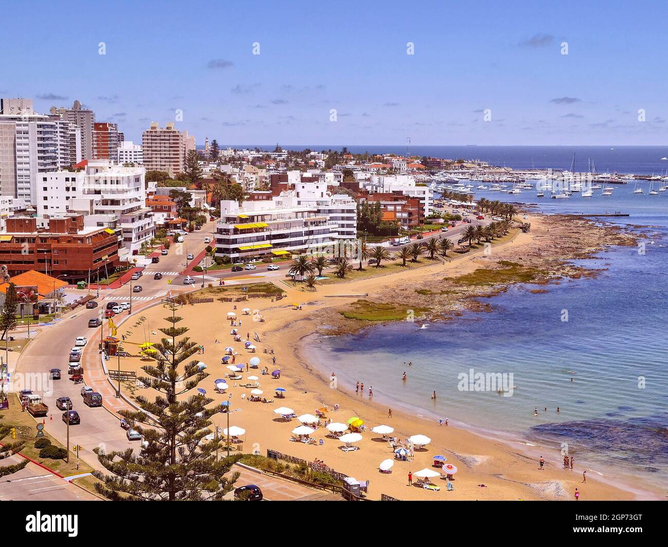 Luftaufnahme der städtischen Küstenlandschaft in punta del este, maldonado, uruguay Stockfoto