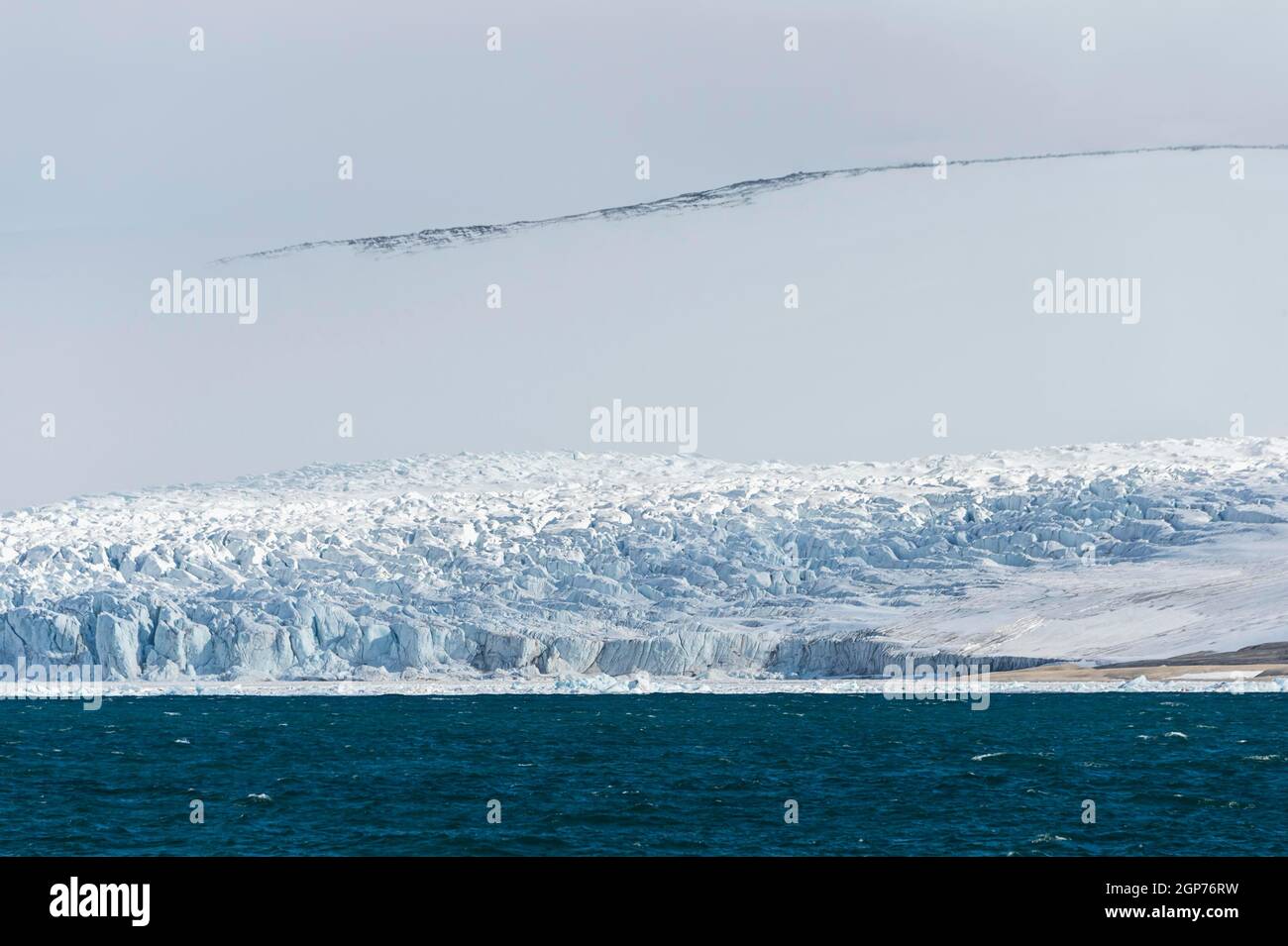 Palanderbukta, Eiskappe und Packeis, Gustav Adolf Land, Nordaustlandet, Svalbard, Norwegen Stockfoto