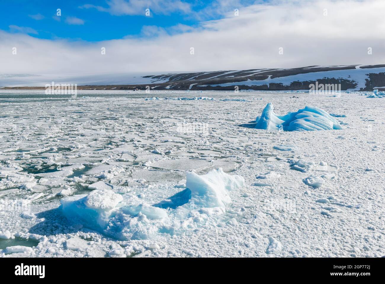 Palanderbukta, Eiskappe und Packeis, Gustav Adolf Land, Nordaustlandet, Svalbard, Norwegen Stockfoto